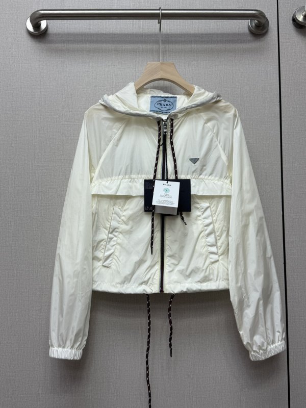 ☆超人気☆ 2026 プラダ 新作 日焼け止め服 コピー
