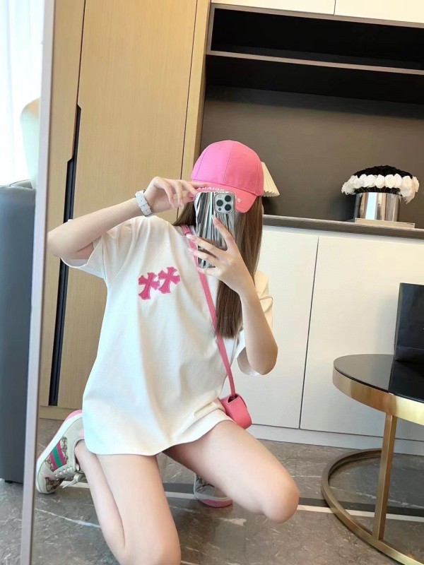 注目度抜群！ 2026 クロムハーツ 新作 半袖Tシャツ 偽物