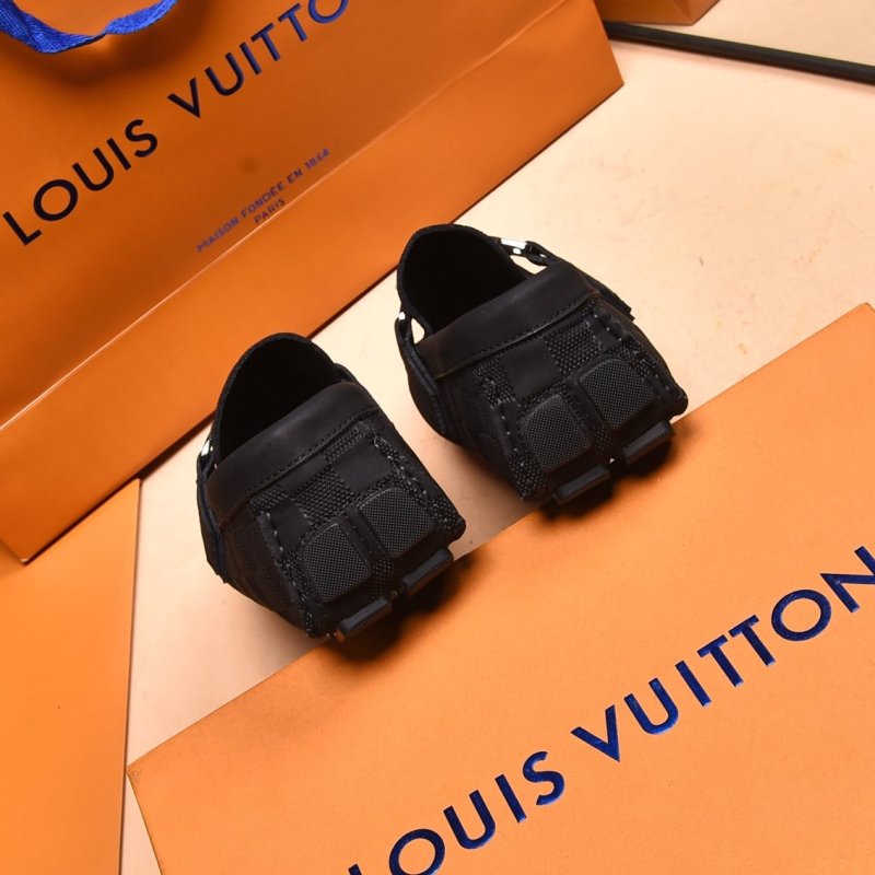 LV spring/summer 2021 counter Gloria series Monogram embossing and other exquisite craftsmanship details to show the elegant style of the classic driving slip-on casual shoes