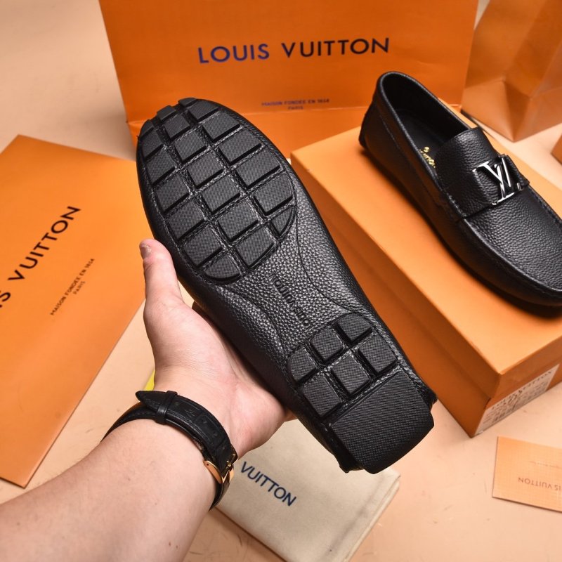 LV spring and summer 2021 counter GLORIA series of the original factory special leather production of original last. Monogram embossed all over the upper and other fine craftsmanship details to show the elegant style of the classic driving slipper. The Italian imported calfskin material is made of sheep skin with foot lining