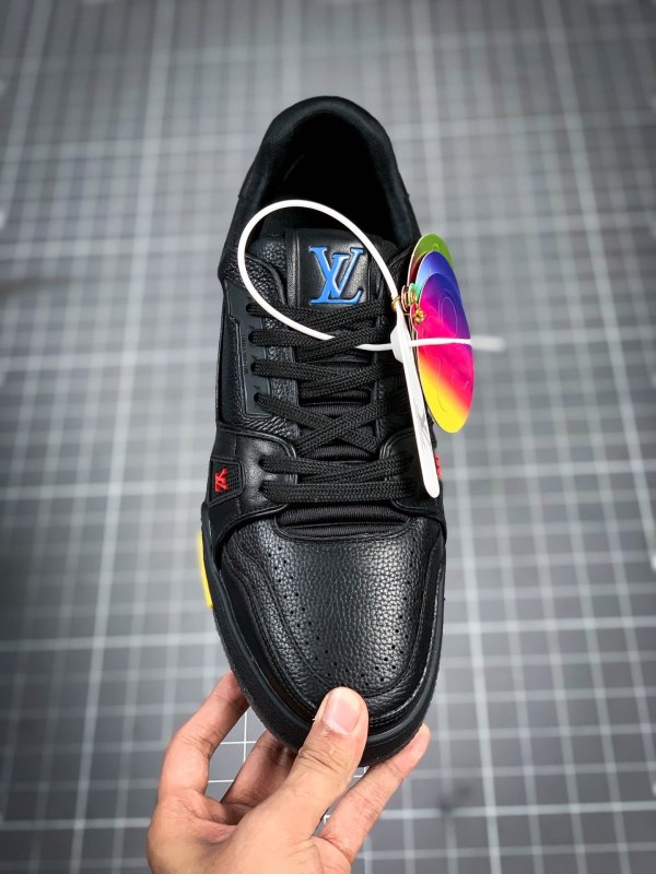 Louis Vuitton 2021SS new LV Trainer sneaker with the latest color palette
