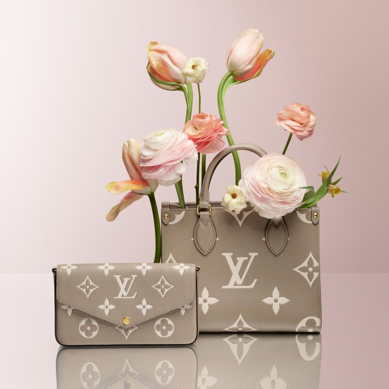 Louis Vuitton Women's Tote Bag Shoulder Bag LV M45779