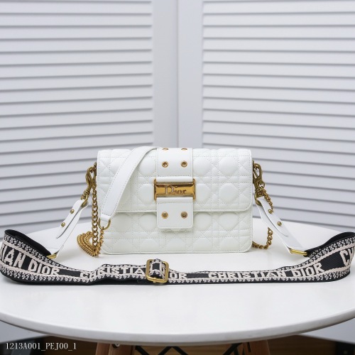 Dior early autumn 30MONTAIGNE handbags