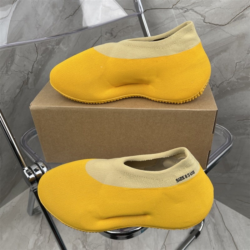Company grade yeezy knit runner  sulfur  yellow sulfur cave shoes brothers! The upper is made of knitted surface, with a large area of bright yellow