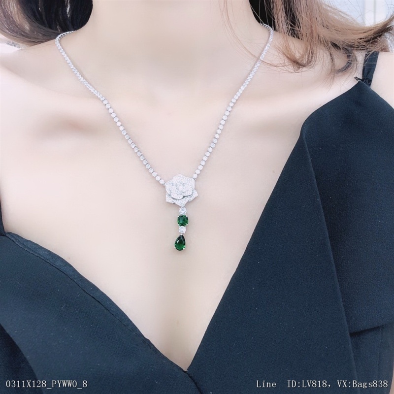00142_ X128PYWW0_ Necklace Earl three-dimensional tassel rose necklace green diamond Earl rose necklace is beautiful at first sight