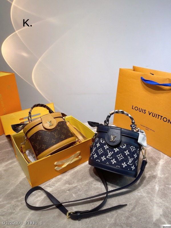 00130_ Q101PYWW0_ With a box of small box cosmetic bag super foreign style LV small box Louis Vuitton Louis Vuitton NIC