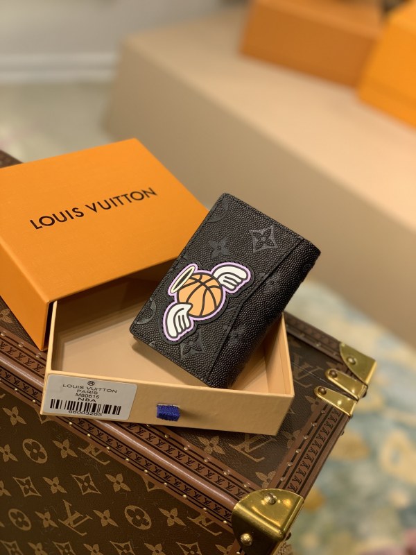 LVxNBA Co-branded wallet M80615