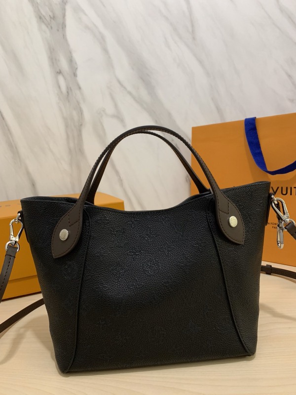 HINA Small handbag M54353