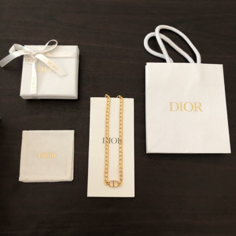 Dior ️letter chocker