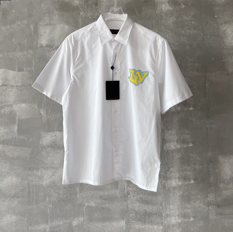Louis * V... White shirt with short sleeves and printed front