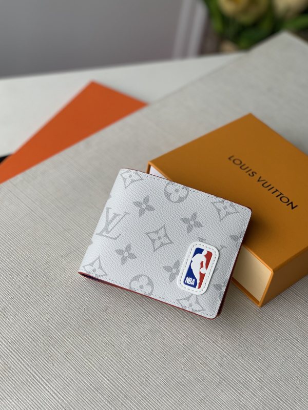 LV and NBA co-branded wallet M80105