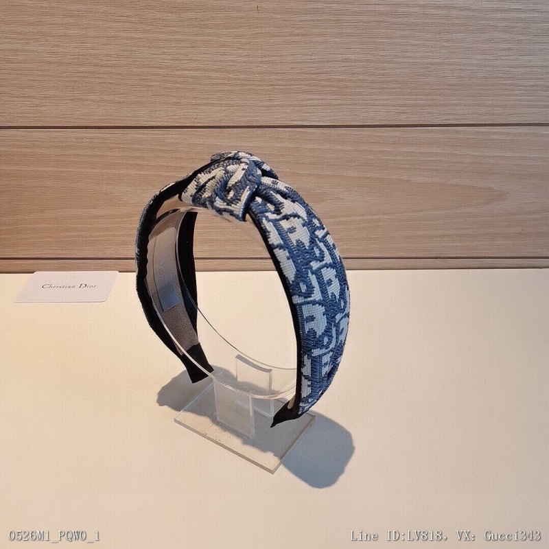 00194_ M1pqw0_ Dior Dior is popular in autumn and winter with packaging. The quality of the new hair band counter makes your charm bloom fresh and fair
