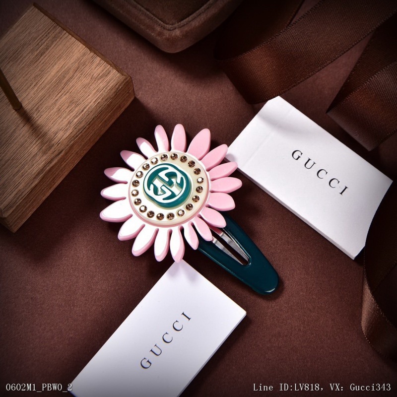 00001_ M1PBW0_ Gucci new hairpins are chic and versatile. They are all very beautiful in decoration. Real is beautiful and practical