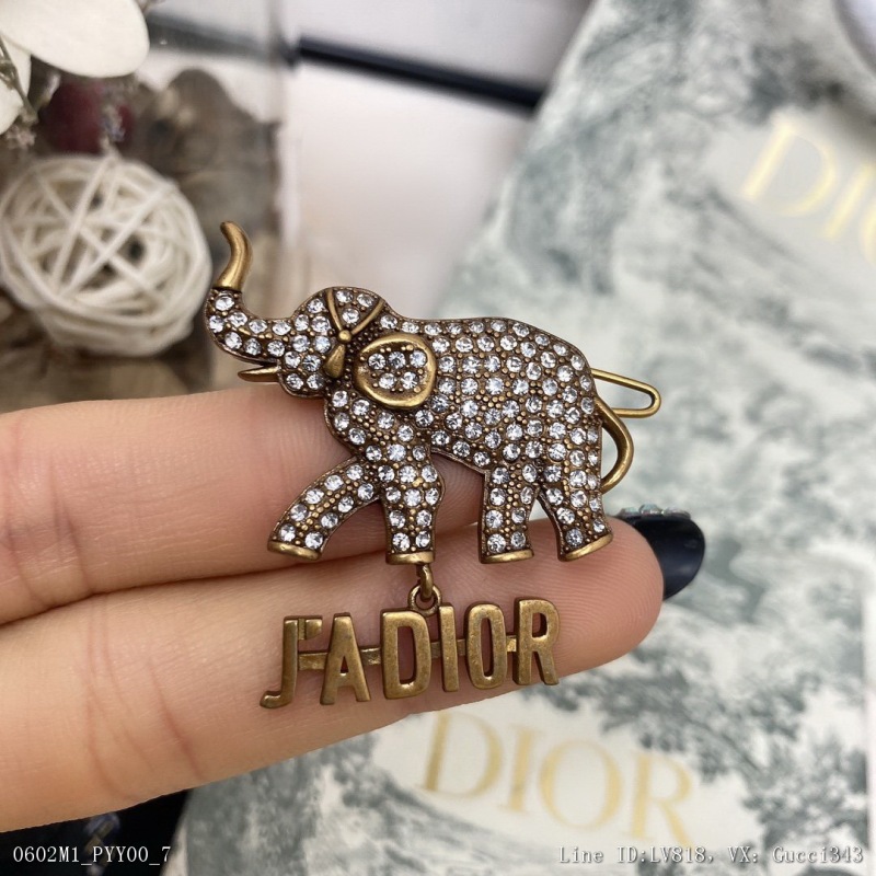 00124_ M1PYY00_ Code ga193dior Dior classic hot selling model an elephant hairpin with metal texture