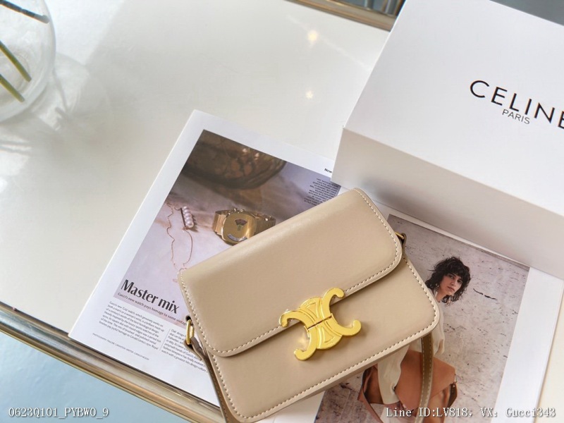 00672_ Q101PYBW0_ Folding gift box Celine sailin striped Arc de Triomphe tofu bag walk show combines retro elements with