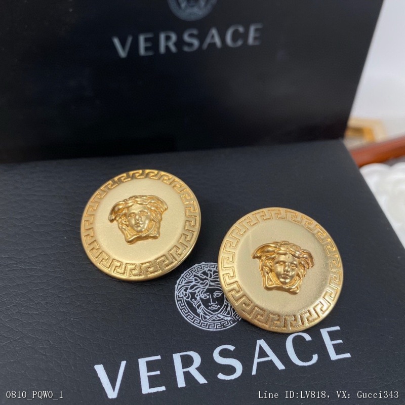 00042_ Y07pqw0versace Versace beauty fan letter ear Medusa gold ear walk show Jingyuan