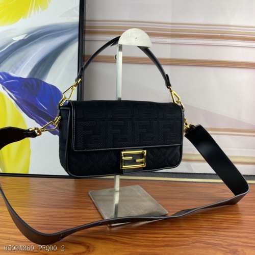FENDI hot classic Baguette raw material uses canvas high -end bags