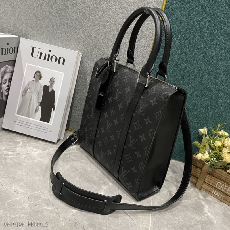 The SacPlatCross handbag is modeled after the classic SacPlat handbag from Louis Vuitton