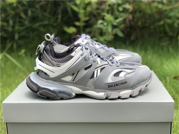 B 17FW Tripe-S High End Sneaker-085