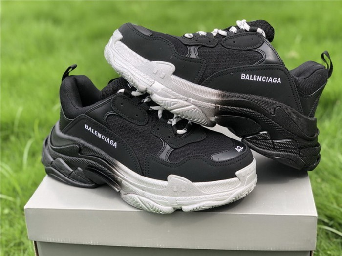 B 17FW Tripe-S High End Sneaker-138