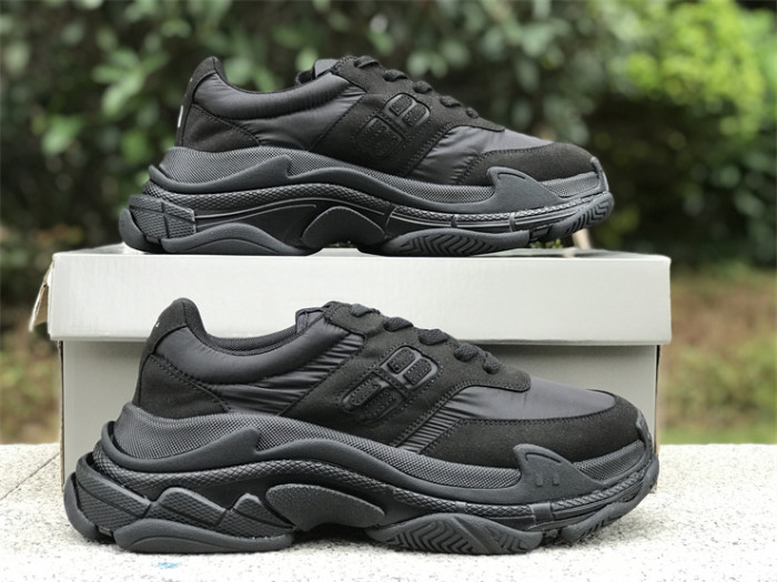 B 17FW Tripe-S High End Sneaker-342