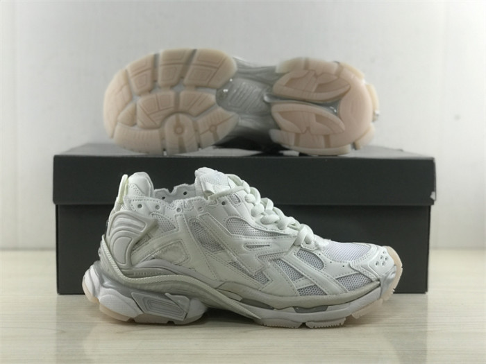 B 17FW Tripe-S High End Sneaker-333