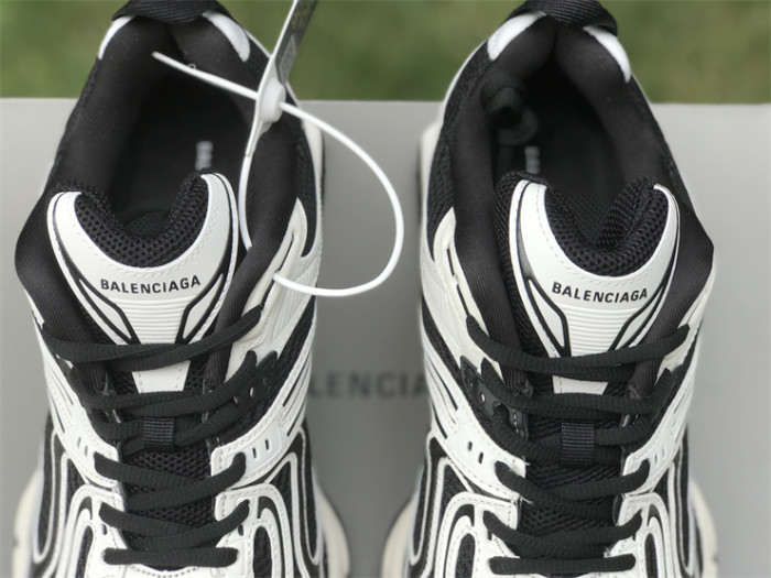 B 17FW Tripe-S High End Sneaker-343