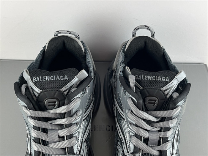 B 17FW Tripe-S High End Sneaker-440