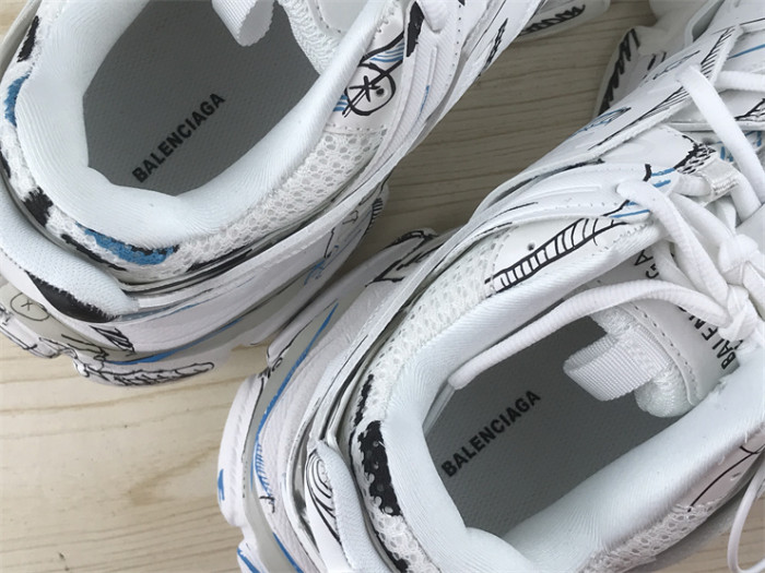 B 17FW Tripe-S High End Sneaker-407