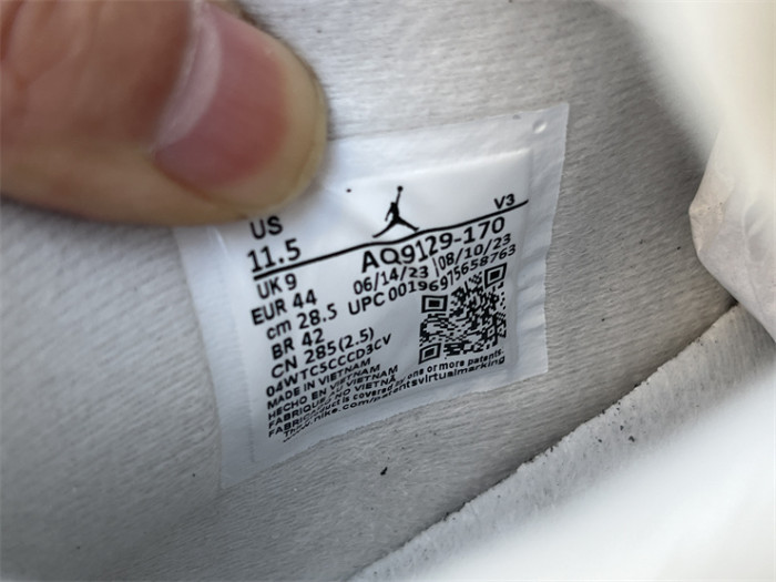Air Jordan 4 Retro 'Metallic Gold'