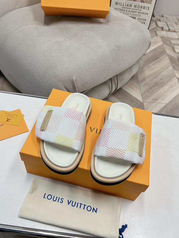LV women Sandals 1：1 Quality-1009
