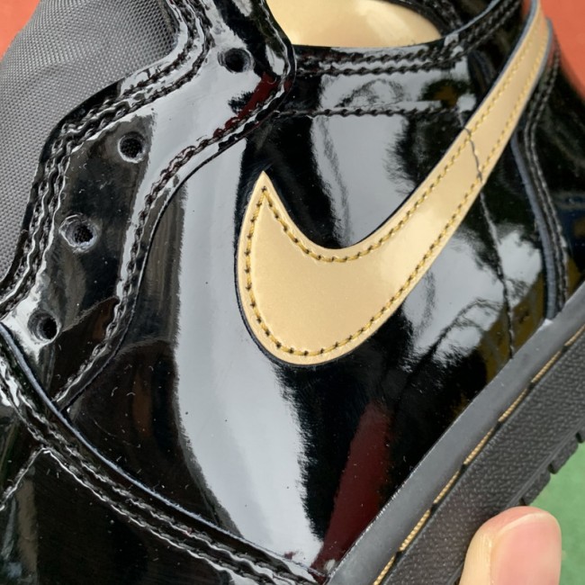 Authentic Air Jordan 1 Retro High “Black Metallic Gold”