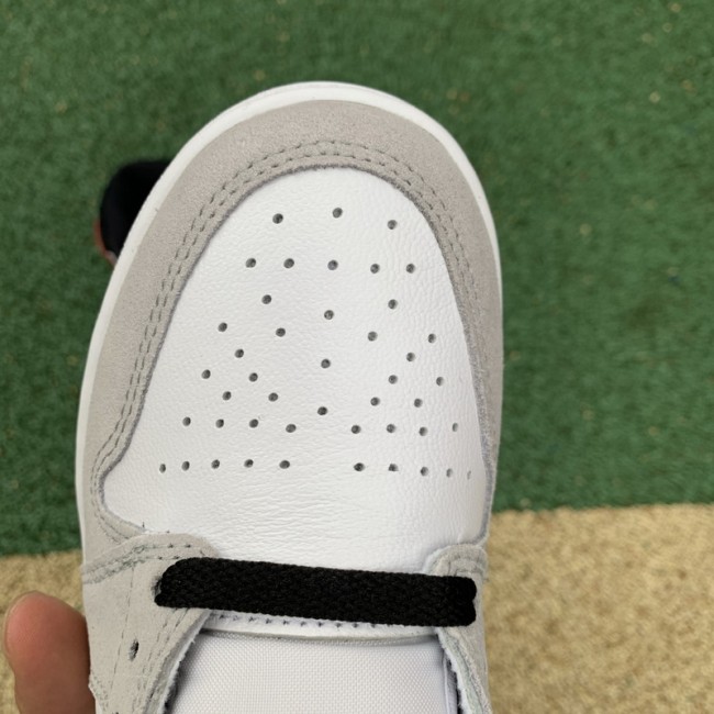 Authentic Air Jordan 1 High OG“ Light Smoke Grey” GS