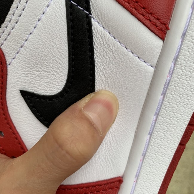 Air Jordan 1 Retro High OG Chicago