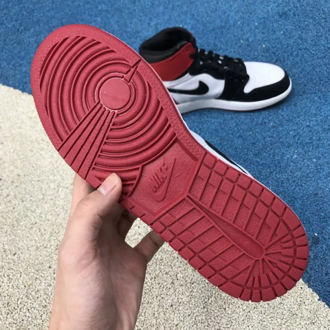Authentic Air Jordan 1 Retro GS Black Toe