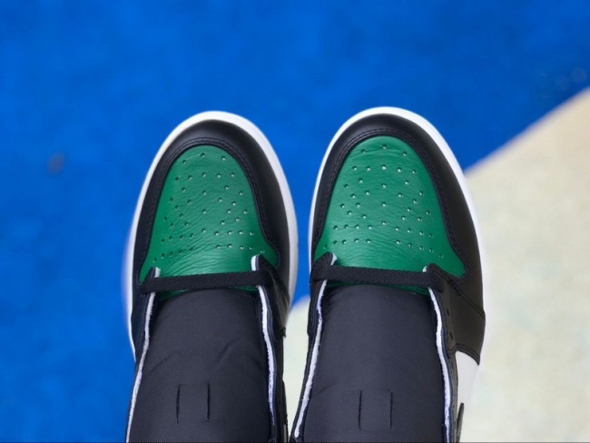 Authentic Air Jordan 1 Retro High OG “Pine Green”