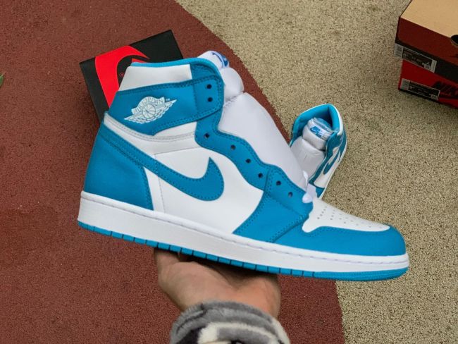 Authentic Air Jordan 1 Retro High OG “UNC”