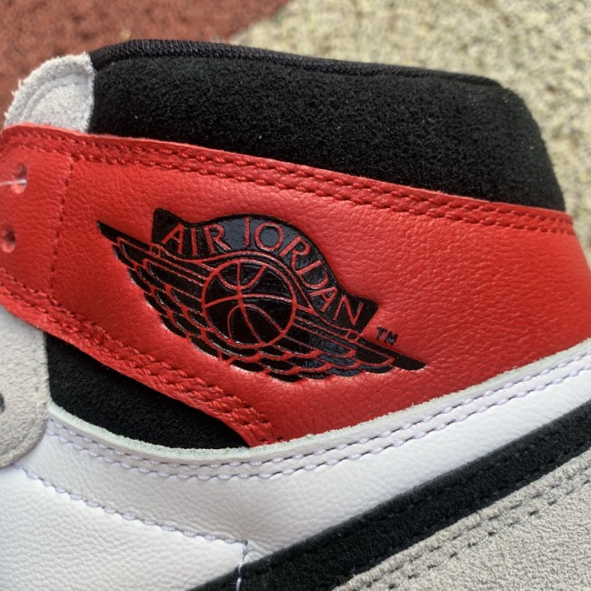 Authentic Air Jordan 1 Retro High OG“ Light Smoke Grey”