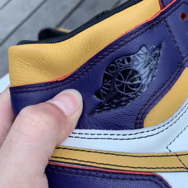 Authentic Nike SB x Air Jordan 1 Retro Lakers