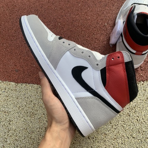 Authentic Air Jordan 1 Retro High OG“ Light Smoke Grey”