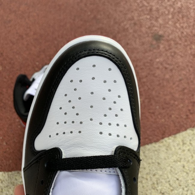Air Jordan 1 Retro OG High “Black Toe”