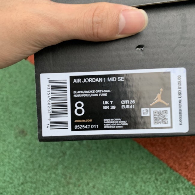 Authentic Air Jordan 1 Mid Shoes014