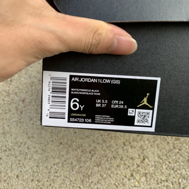 Air Jordan 1 Retro Low shoes