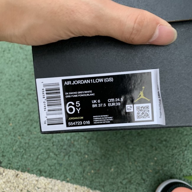 Air Jordan 1 Retro Low shoes