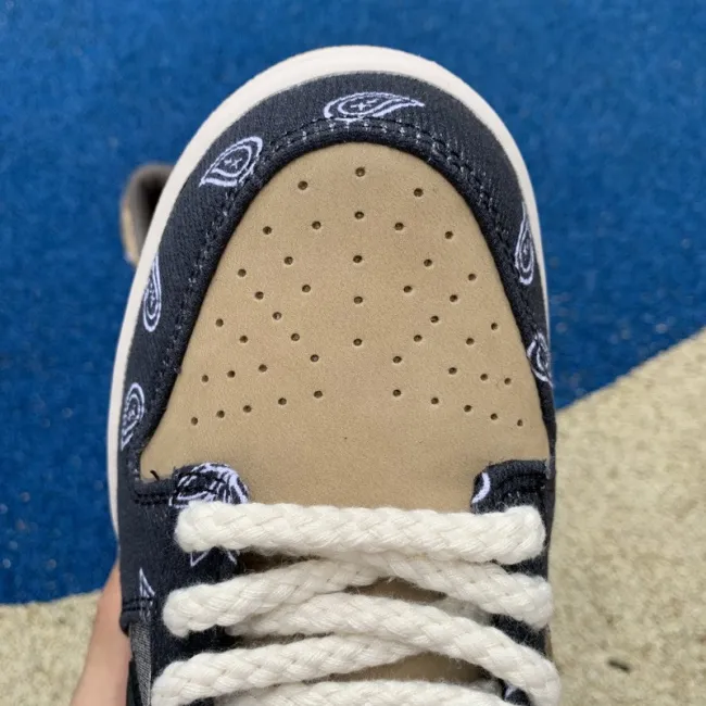 Authentic Travis Scott x Nike Dunk SB Low GS