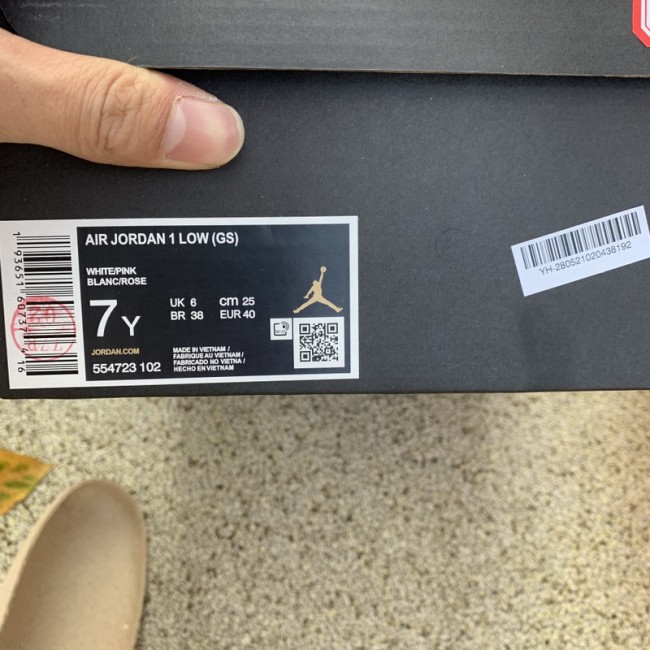 Air Jordan 1 Retro Low shoes