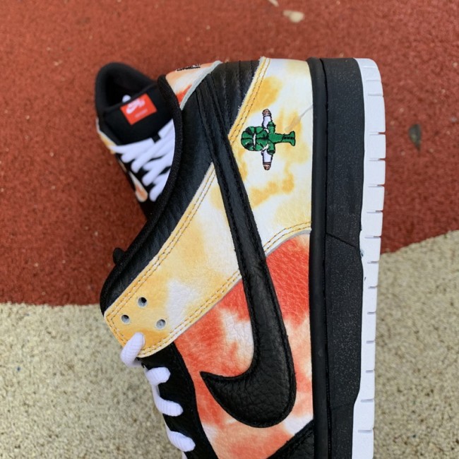 Nike SB Dunk Low Pro “Roswell Raygun”