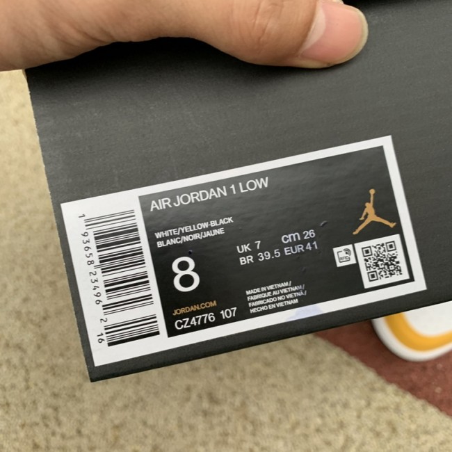 Air Jordan 1 Retro Low shoes