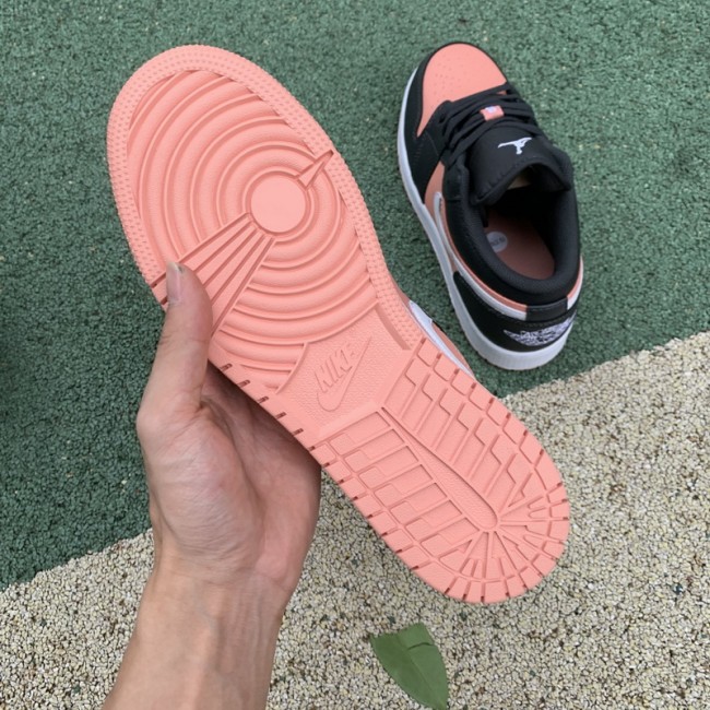 Air Jordan 1 Retro Low shoes