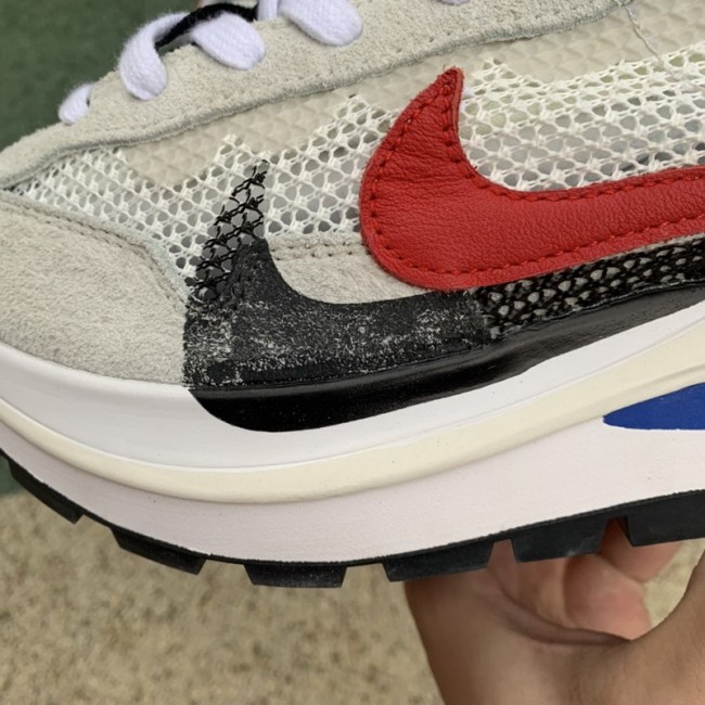 Authentic sacai x Nike VaporWaffle “Royal Fuchsia ”